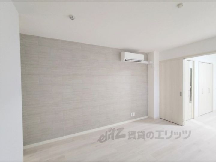 クリエオーレ天理の居間