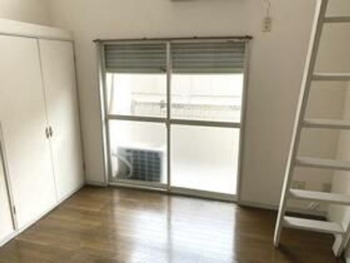 ホワイト若宮1号館の居間