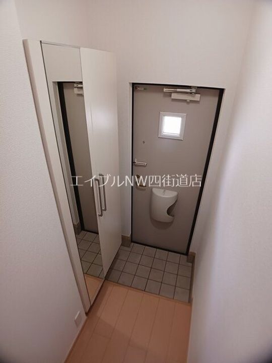 千葉県千葉市若葉区若松町(アパート)の賃貸物件の玄関