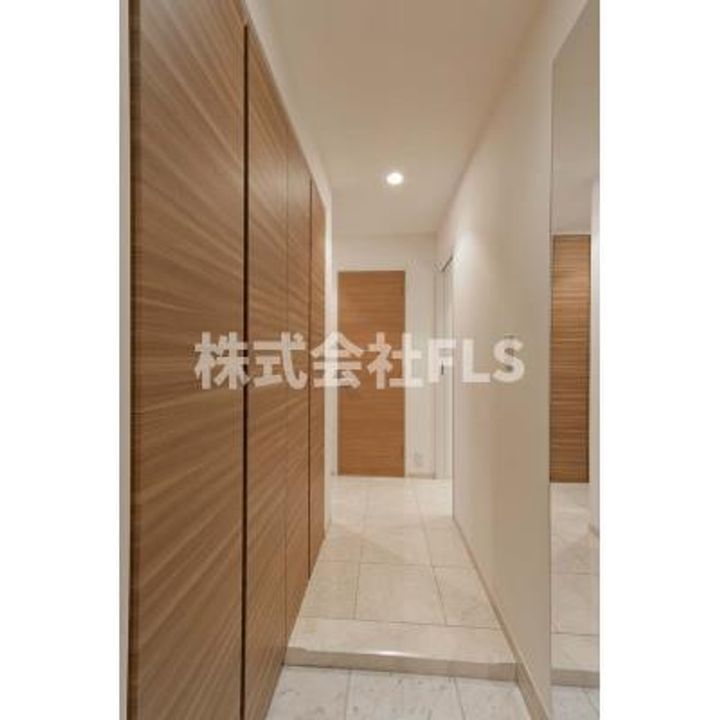 東京都港区南麻布3(マンション)の賃貸物件の玄関