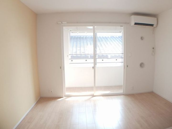 ジュネスの居間