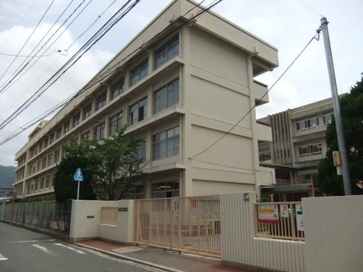 ロイヤルビューの周辺