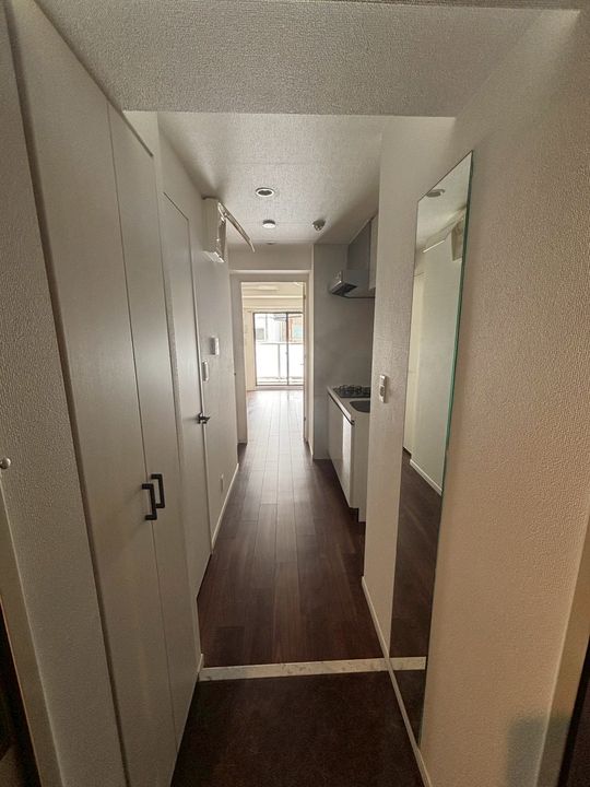 セオリー難波WESTの玄関