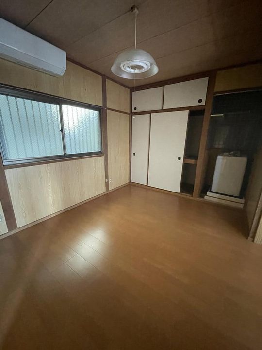 松島アパートの居間