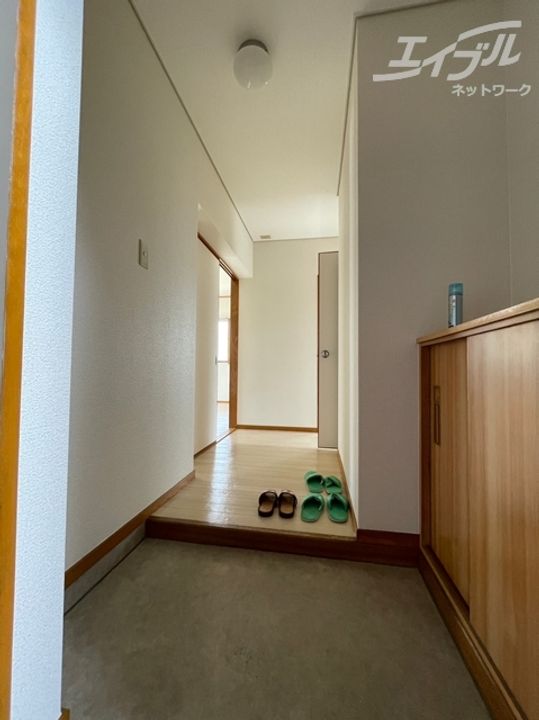山内マンションの玄関