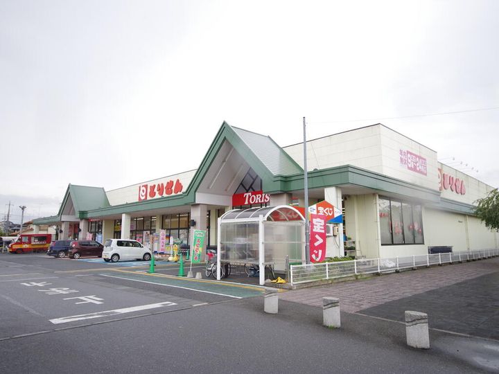 ストラット・クーBの周辺