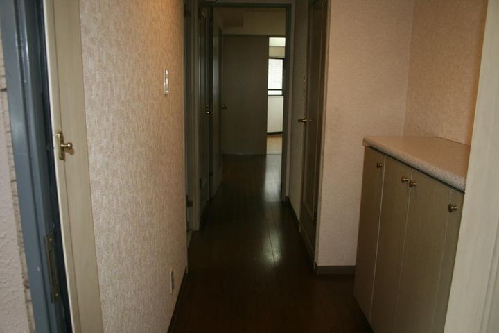 ライオンズマンション新越谷の玄関