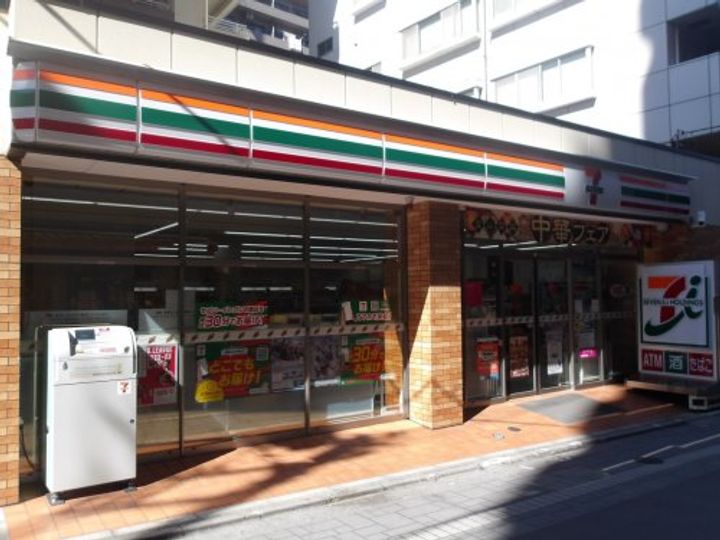 フォルスXVIの周辺