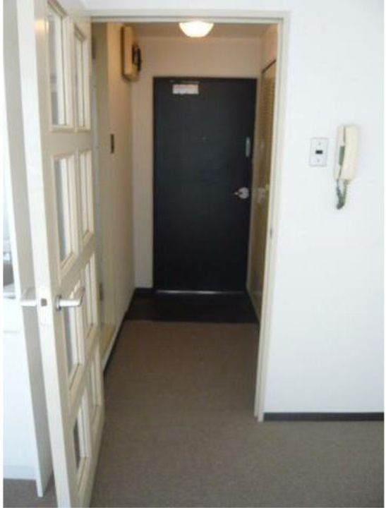 東京都港区東新橋2(マンション)の賃貸物件の玄関