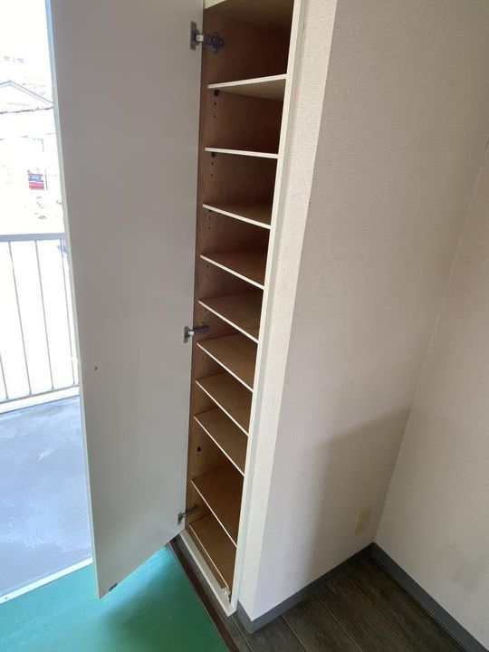 ハイツセーラムの玄関