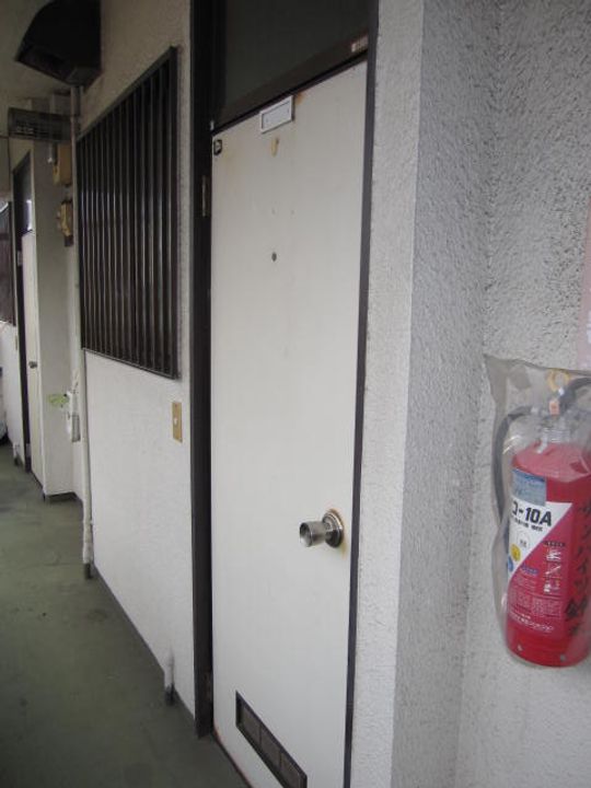 サンハイツ鈴木の玄関