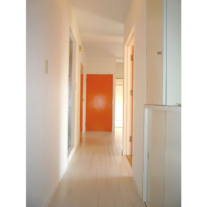 KCハイツの玄関