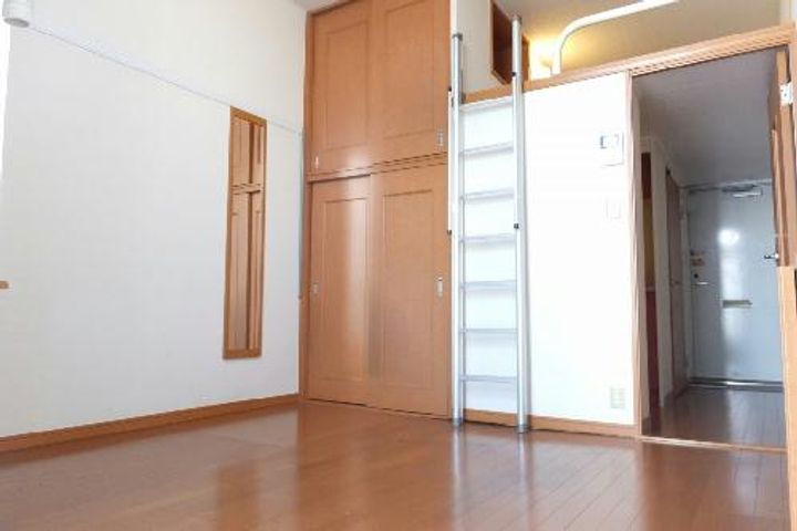 レオパレスヴィラ フローラルの居間