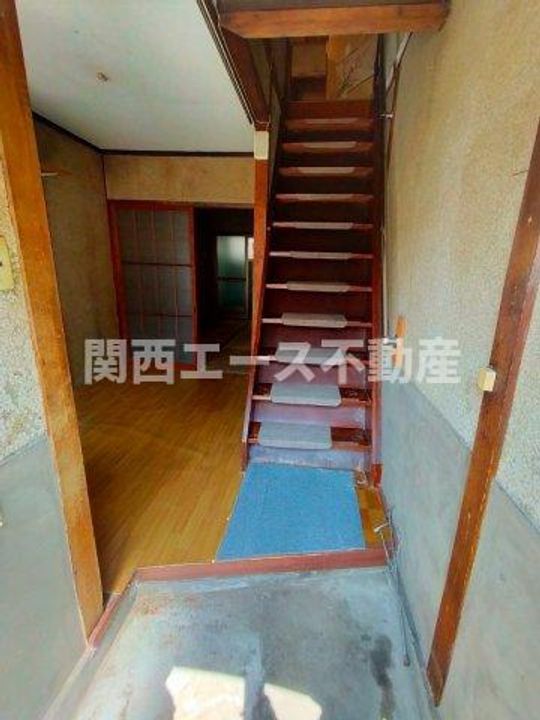 大阪府大東市津の辺町(一戸建)の賃貸物件の玄関
