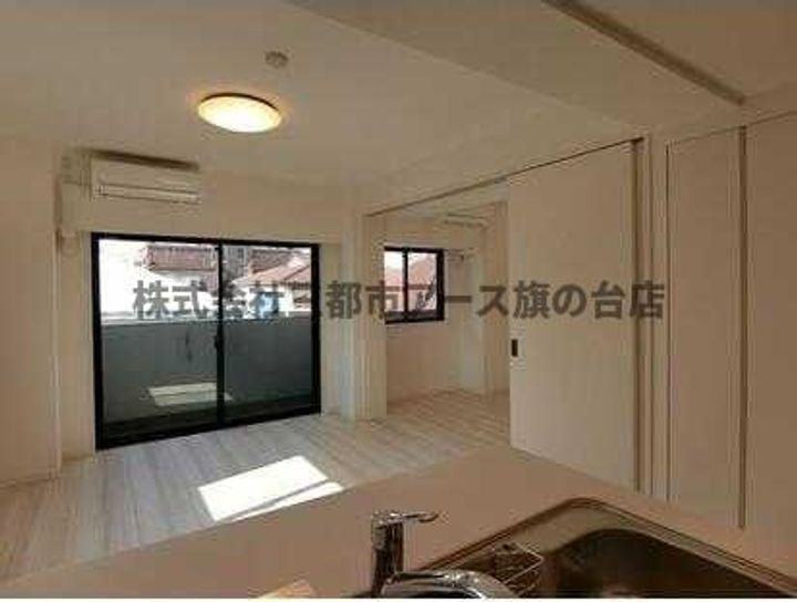 アジールコート大森西の居間