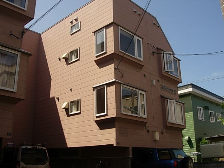 ラヴィアンIIの外観