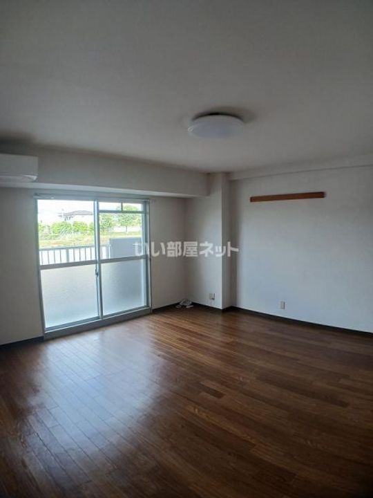 ラフェスタ加東の居間