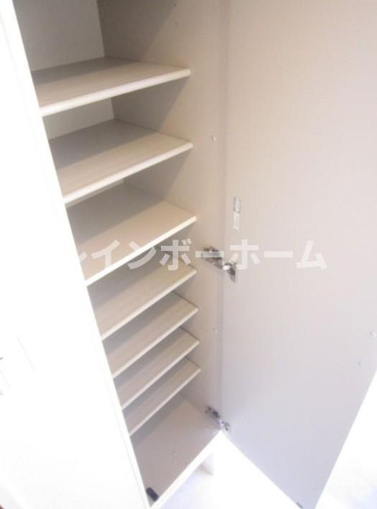 東京都江戸川区東葛西5(マンション)の賃貸物件の玄関