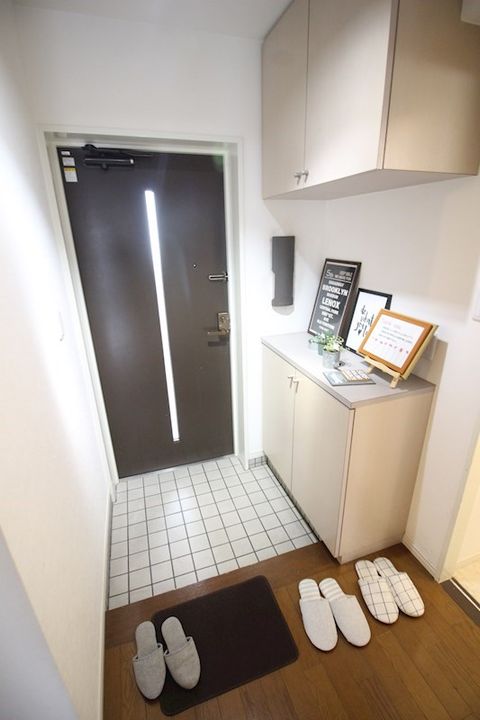 朝日イーストビルの玄関