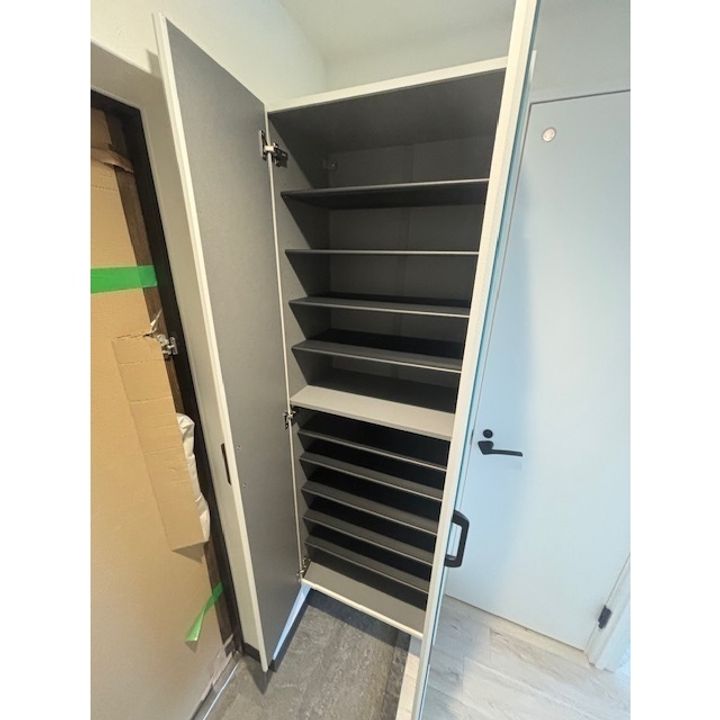 ウインズコート桜塚の玄関