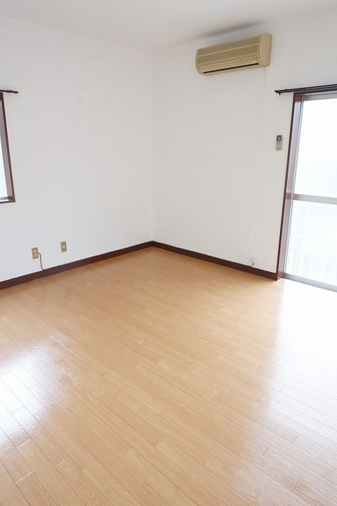 新潟県新潟市中央区東幸町(アパート)の賃貸物件の居間