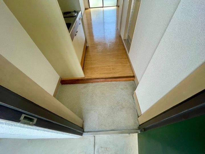 ヒルトップAの玄関