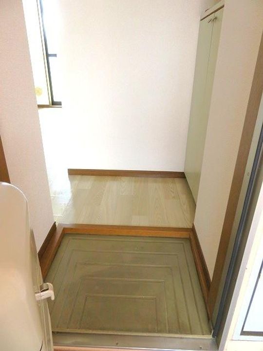 エステートピア三澤の玄関
