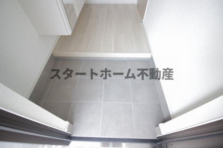 メゾン・ド・ティアラ阿南Nの玄関