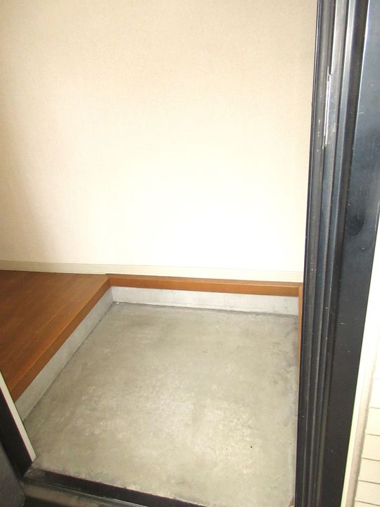 サニーハイツA棟の玄関