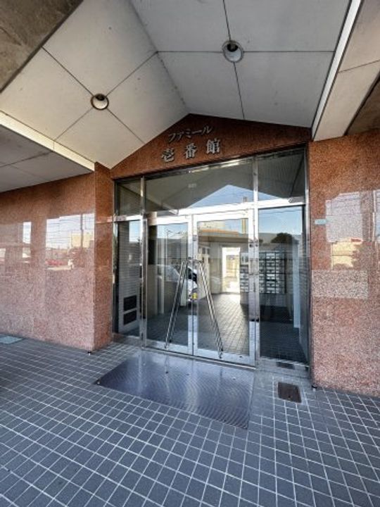 ファミール壱番館の地図