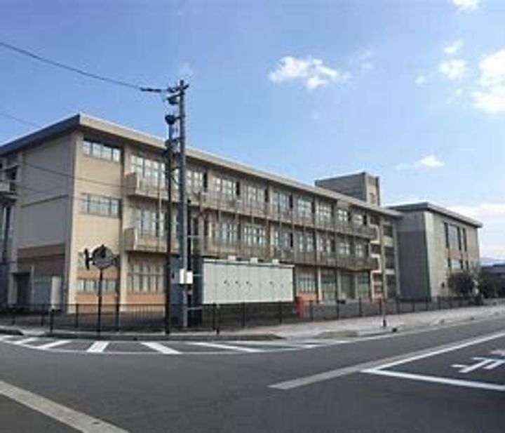 ファミール壱番館の周辺