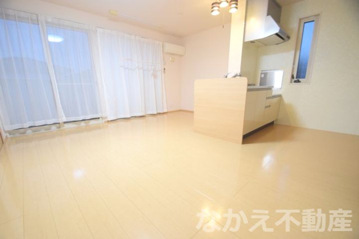 徳島県小松島市横須町(アパート)の賃貸物件の居間