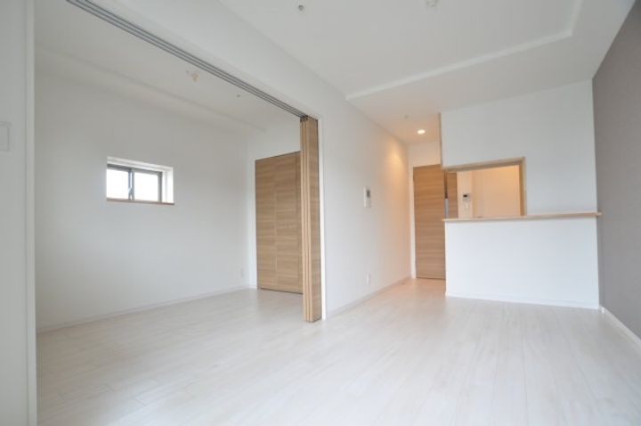 スプランディッド難波Iの居間