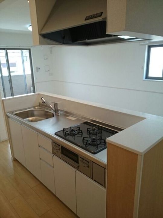 ラッフィナート富洲原Iのキッチン