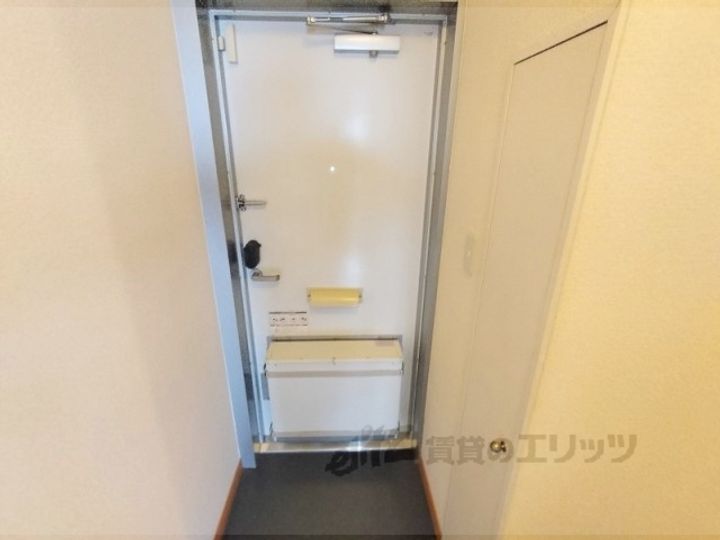 レオパレスGREATRIVERの玄関