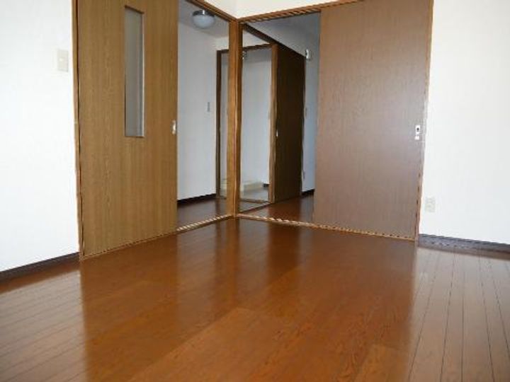 サープラスIIグリーンビレッジの居間