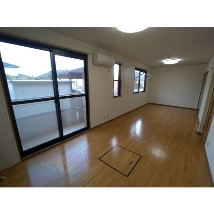 インフォレストの居間