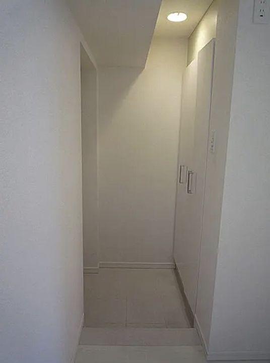 東京都千代田区神田錦町1(マンション)の賃貸物件の玄関