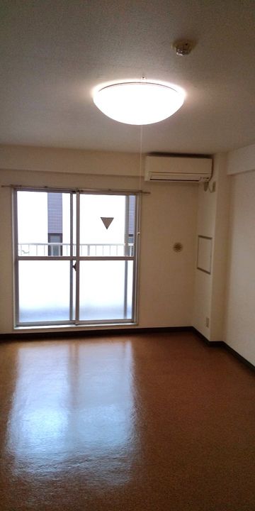 スカイコート生麦の居間