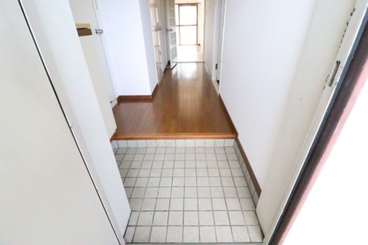 サンシャインコトブキの玄関