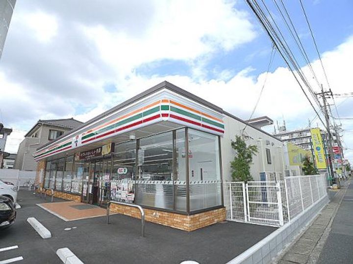 クリエイティブリヴの周辺