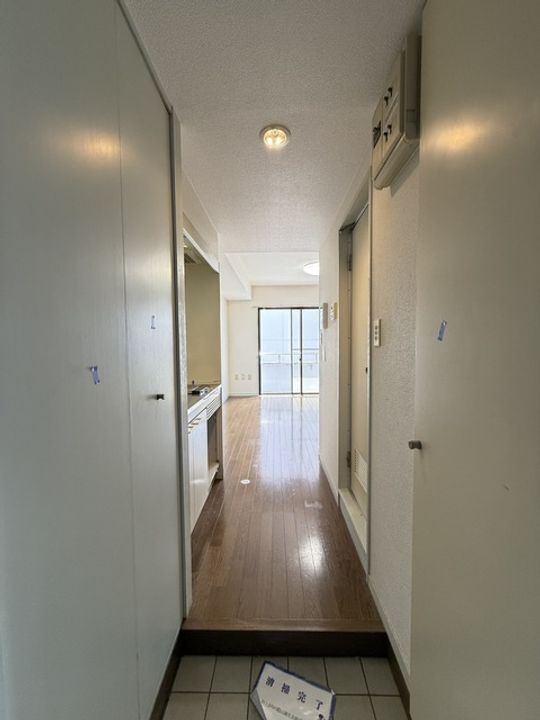 東京都稲城市東長沼(マンション)の賃貸物件の玄関