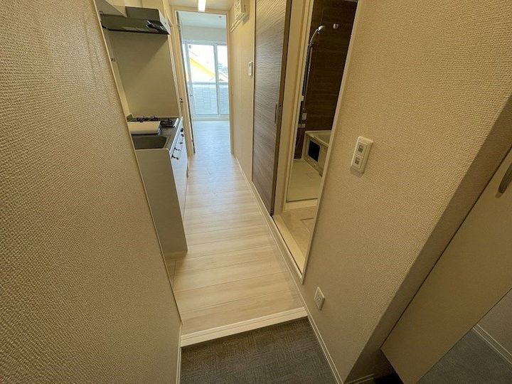 神奈川県藤沢市鵠沼花沢町(アパート)の賃貸物件の玄関