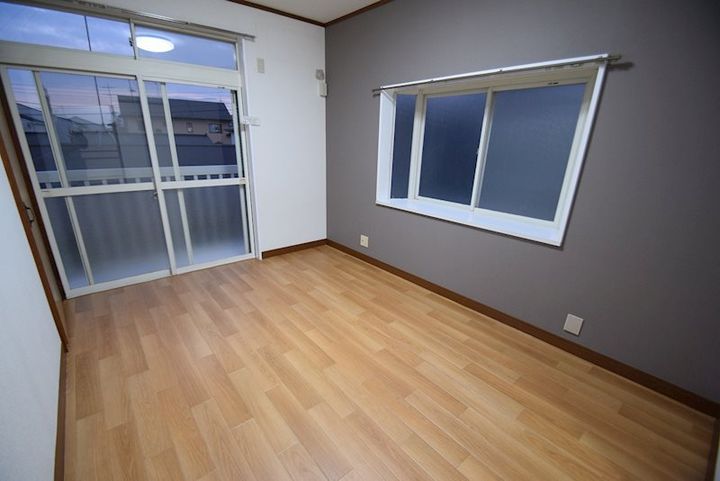 神奈川県伊勢原市東大竹(アパート)の賃貸物件の居間