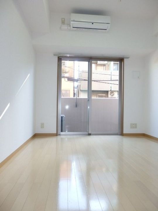 サンテミリオン池袋IIの居間