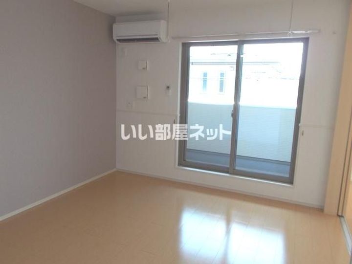 グレイスタウン丸領Aの居間