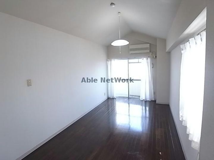 岐阜県岐阜市近島5(マンション)の賃貸物件の居間