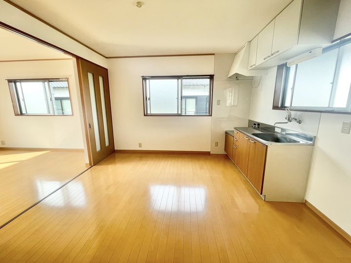 フォーシーズンズ出水IIの居間