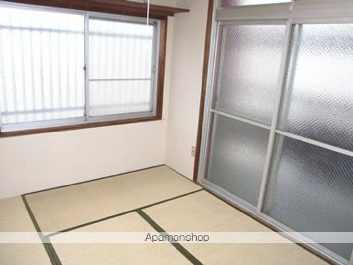 興里鈴丸ビルの内装