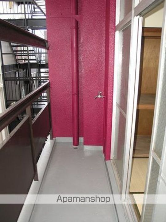 興里鈴丸ビルの内装